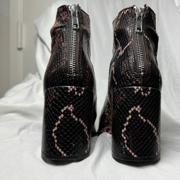Steve Madden Jillian Mocha Multi Heeled Reptile Snake Print Brown Bootie Size 7 - Picture 5 of 13